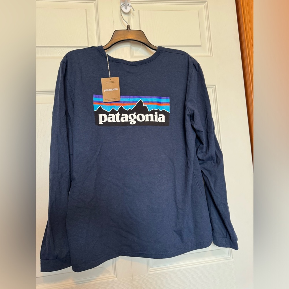 Patagonia Navy Long Sleeve Logo Shirt Woman’s Large Cotton Polyester